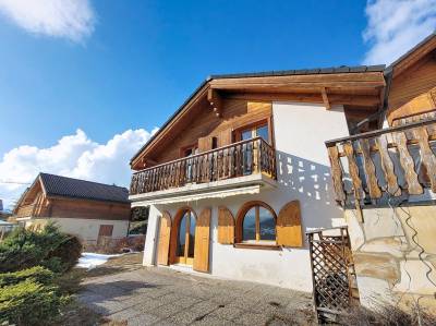 Lens, superbe chalet mitoyen de 105 m2 avec terrasse, jardin privatif, place de parc et garage box - Chalet à Lens